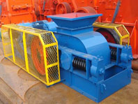 移動(dòng)式建筑垃圾破碎機(jī)與固定破碎篩分生產(chǎn)線的區(qū)別和各自?xún)?yōu)勢(shì)